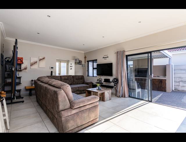 4 BEDROOM HOUSE FOR SALE IN PARKLANDS NORTH